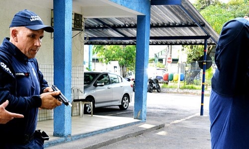 Guardas Municipais de Volta Redonda passam por treinamento de armamento e tiro